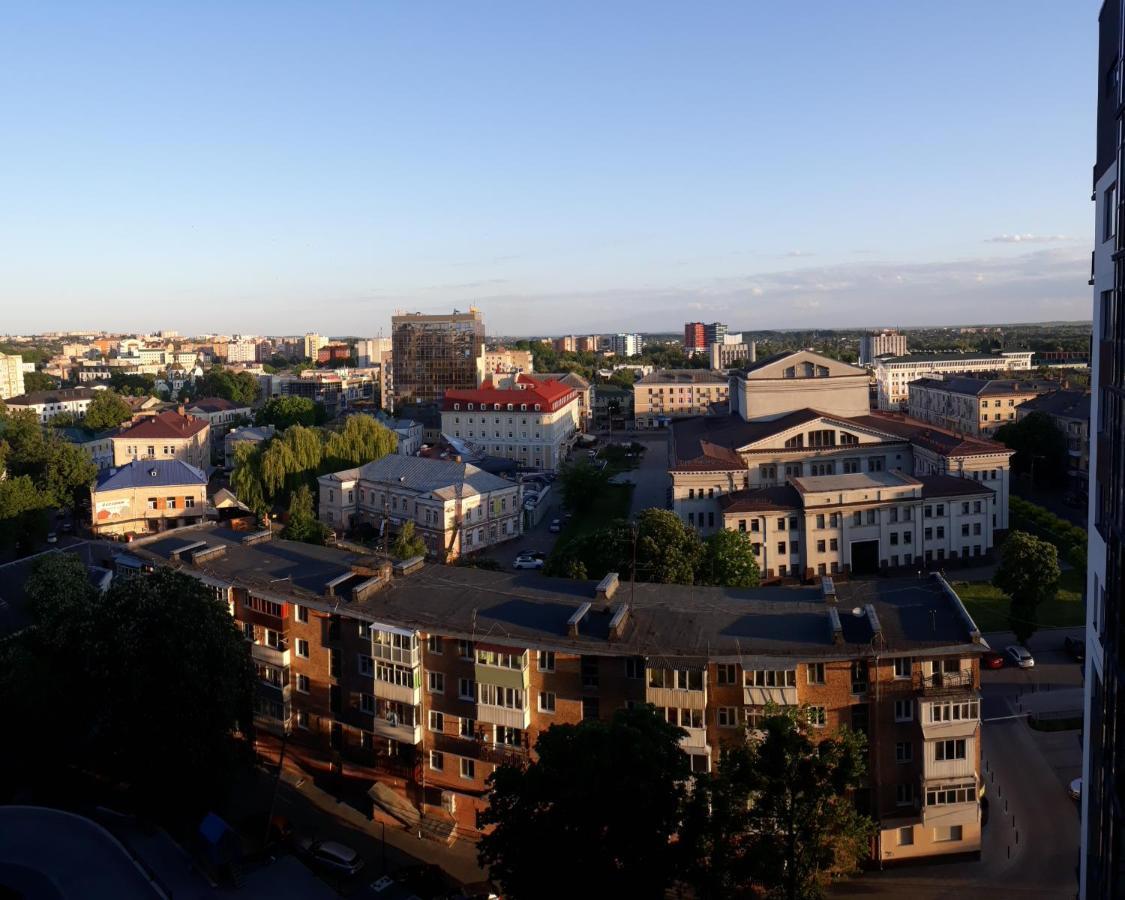 Apartamento Чудова Квартира В Центрі Міста Rivne Exterior foto